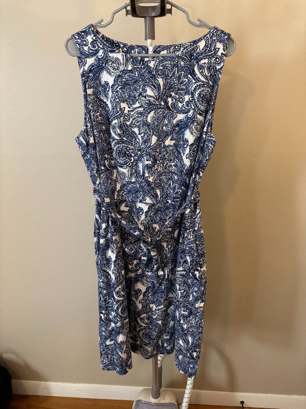 Anne Klein Paisley Dress with Tie Sash and Pockets (size 16)